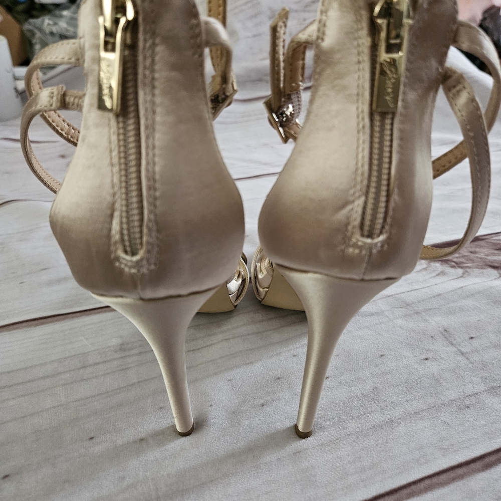 Badgley Mischka Jewel Sandals Heels  Galen Champagne Satin SZ 7 NWOT - Picture 5 of 8